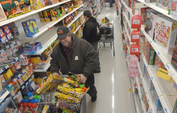 UAW HELPS TOYS TOTS LEAD SAS